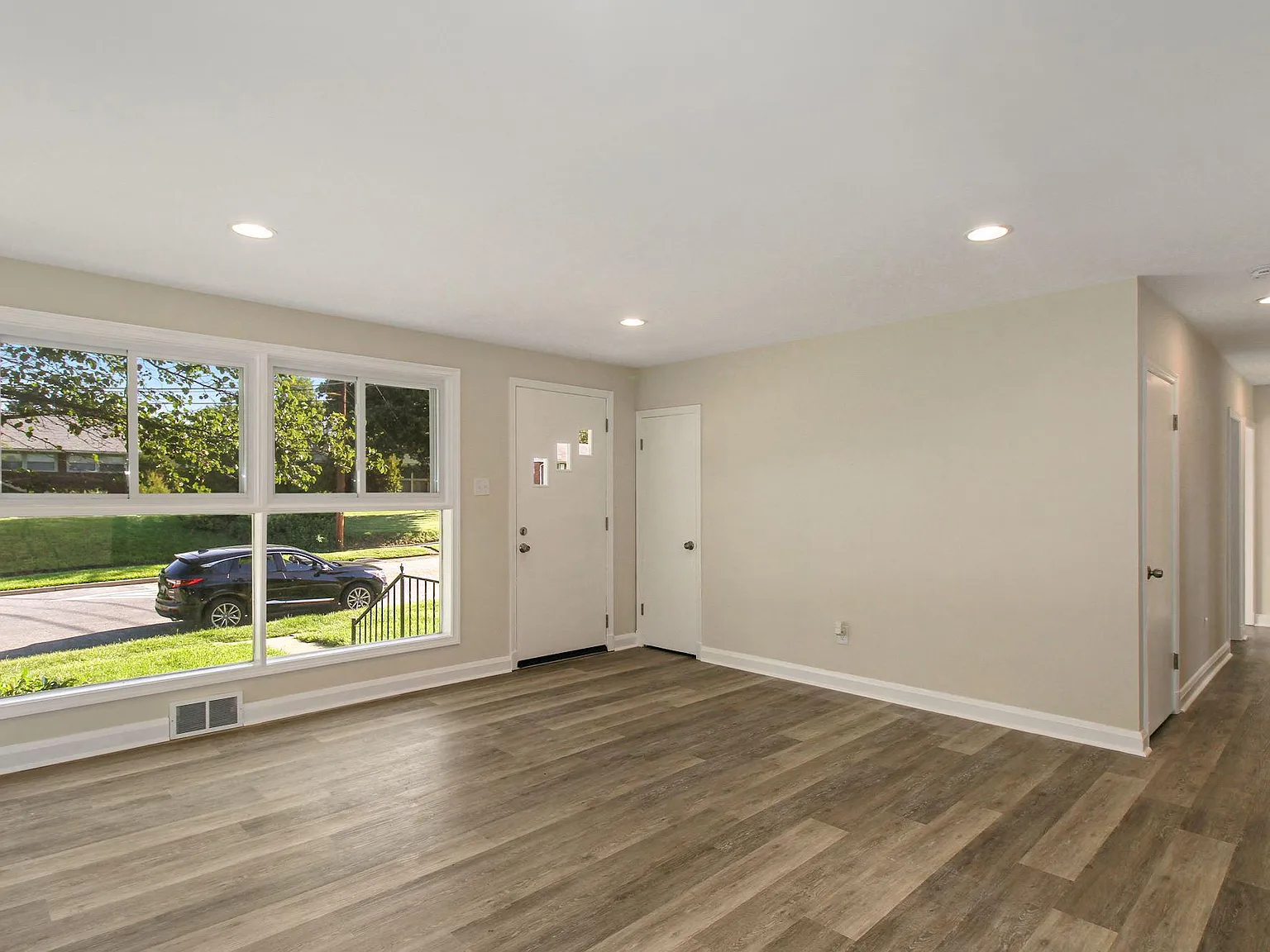 4 bed, 2120 sqft, $3,195 — Photo 4