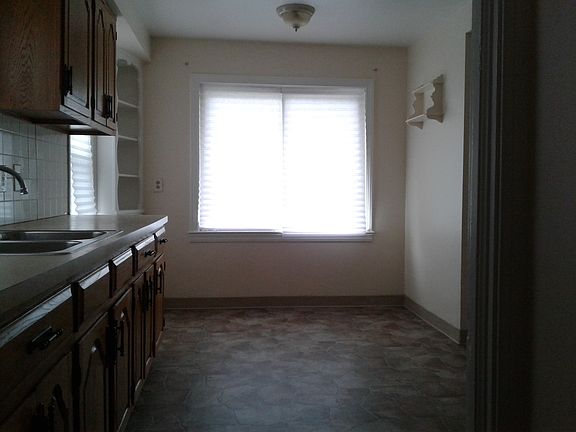 5th image of 16413 Walden Ave