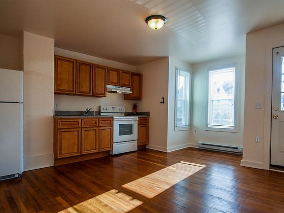 2nd image of 729 Winchester Ave