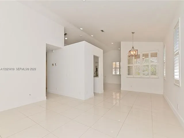 889 Sand Creek Cir — Photo 6