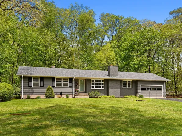 72 Braeside Drive, Hamden, CT 06514