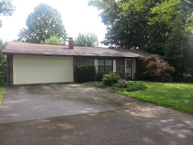 1st image of 210 Dogwood Dr
