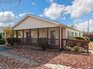 1 Adams Dr, Royersford, PA 19468