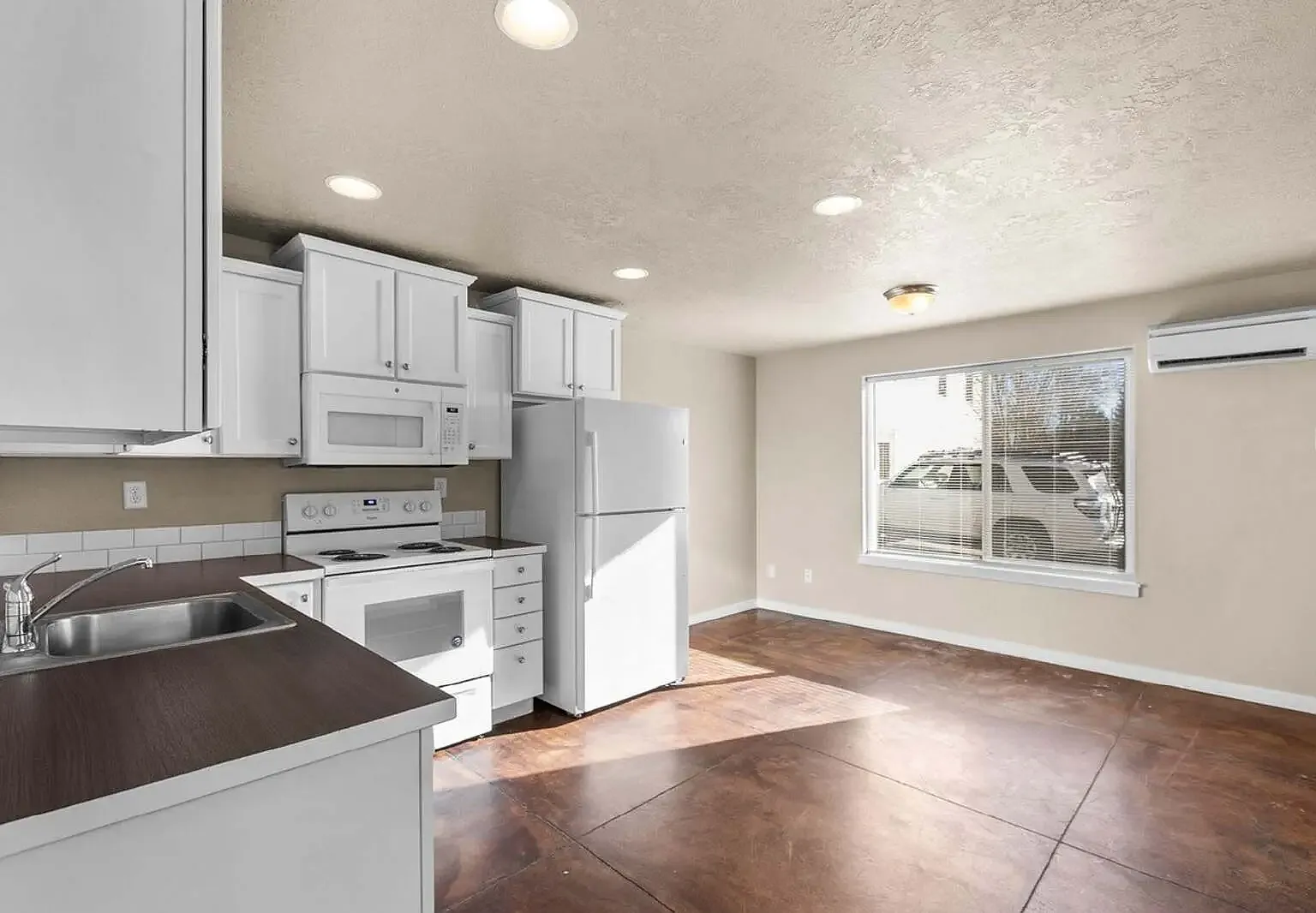1 bed, 1.5 bath, 1600 sqft, $1,050 — Photo 4