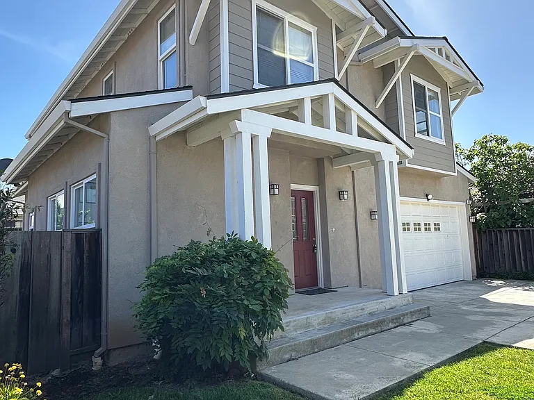 472 Bryan Ave — Photo 2