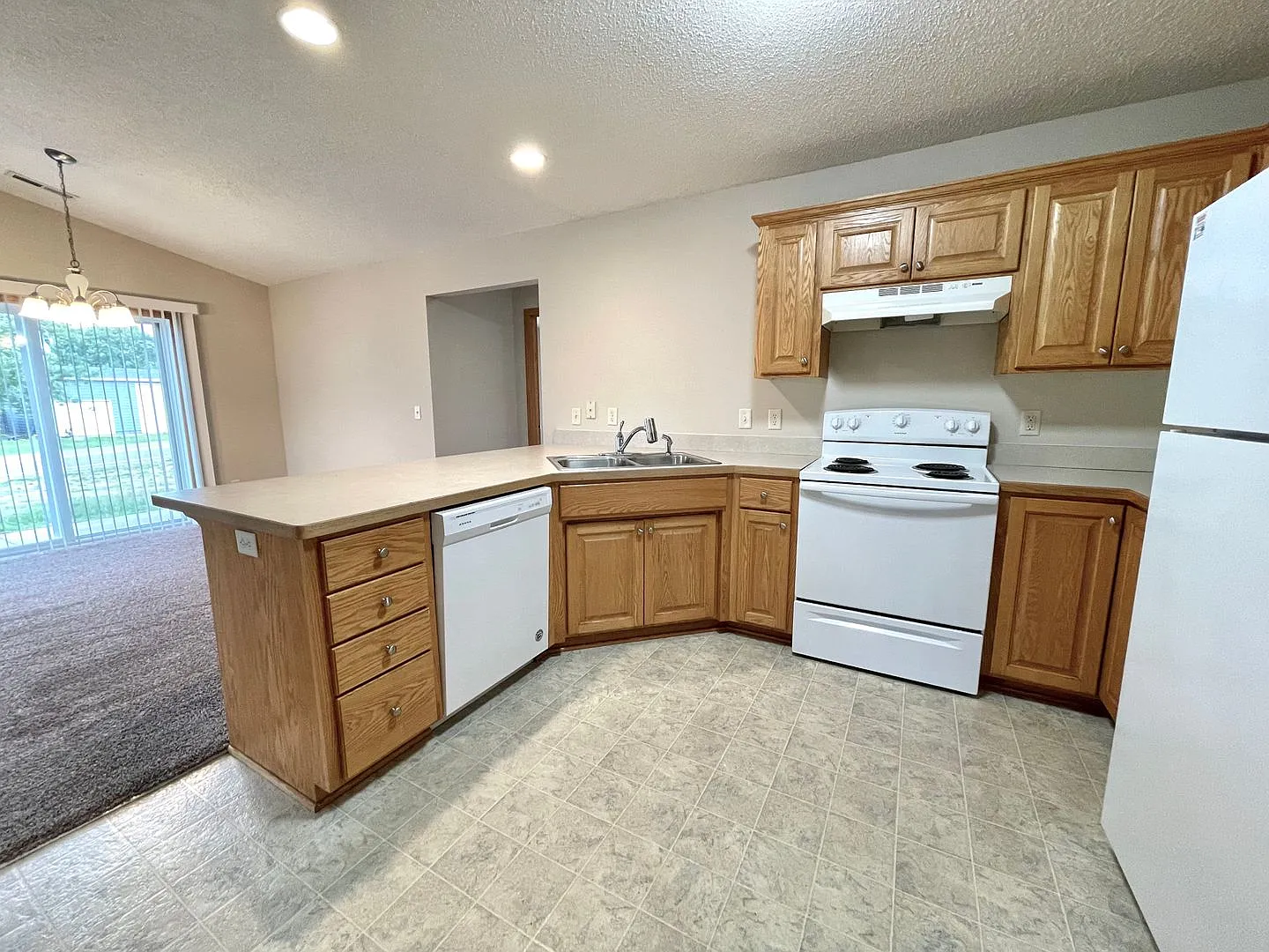 2 Bedroom, 1.5 Bath Town Home — Photo 4