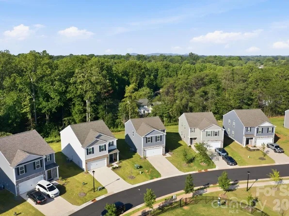 1314 37th Avenue Ln NE, Hickory, NC 28601