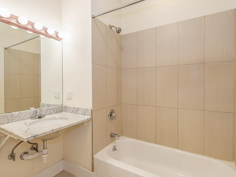 95 Montgomery St #404 — Photo 9
