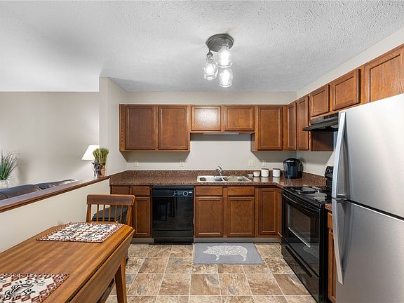 4th image of 342 Angela Ln