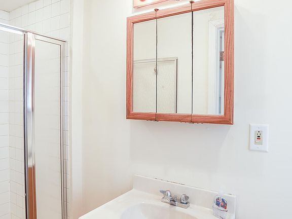 3rd image of 2553 W Eastwood Ave #1E