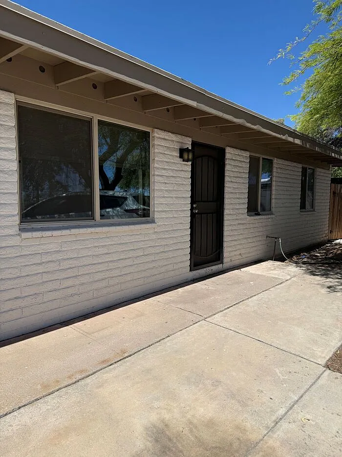 5 bed, 3.0 bath, 2135 sqft, $1,875 — Photo 2