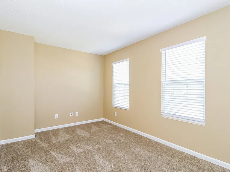 300 Creekview Dr — Photo 18