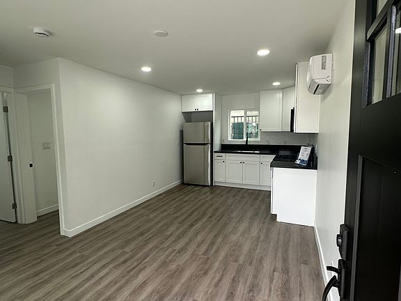 4th image of 3353 Holyoke Dr