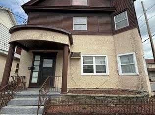 59 7th Ave, Carbondale, PA 18407