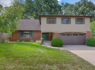 1113 Black Oak Dr, Downers Grove, IL