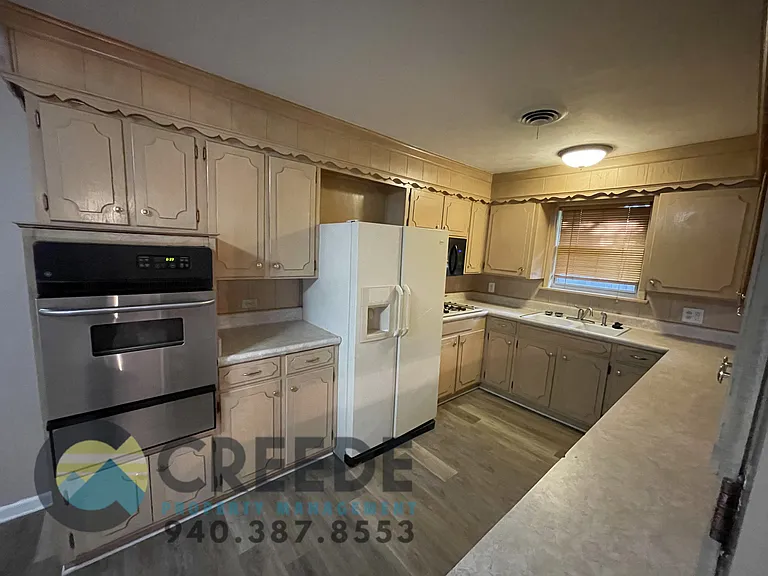 611 E University Dr — Photo 5