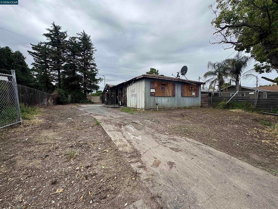 1st image of 652 School St