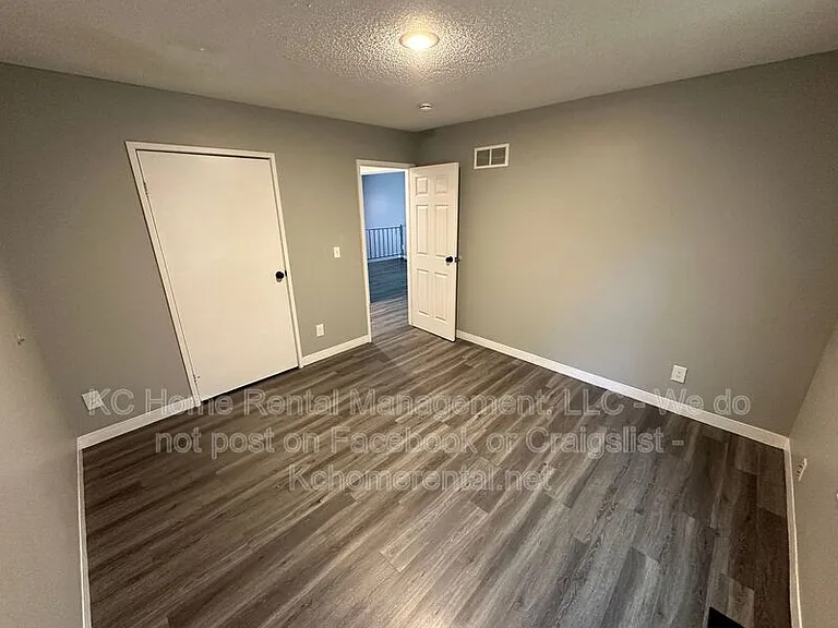 1615 Jackson Ave — Photo 13