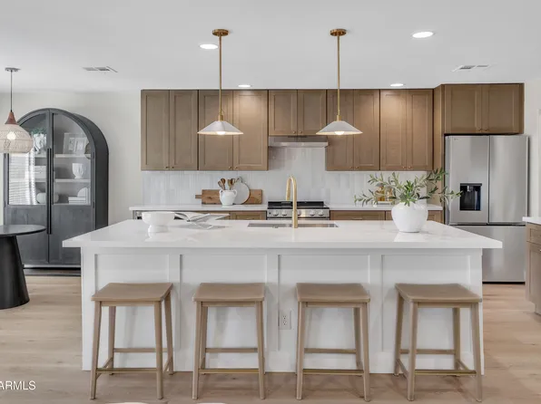 9035 W YUKON Drive, Peoria, AZ 85382