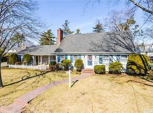 709 Clinton St, Westbury, NY 11590