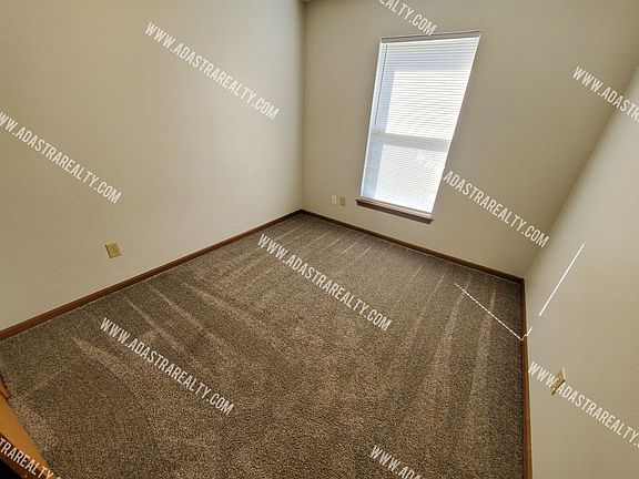 4th image of 218 N Crest Dr