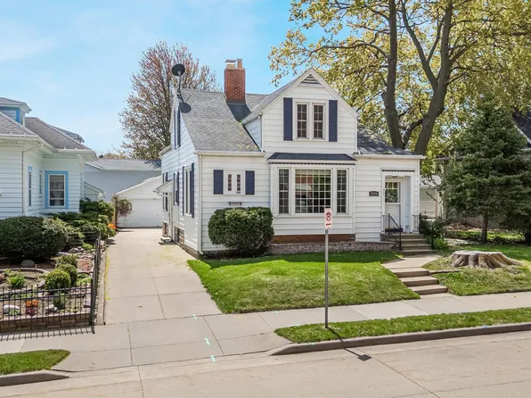 1119 E Parkway Ave, Oshkosh, WI 54901
