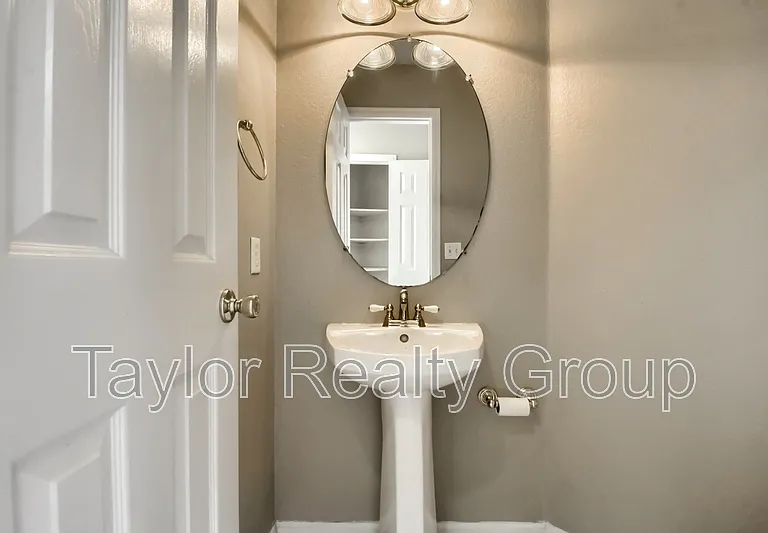 13460 Vine St — Photo 20