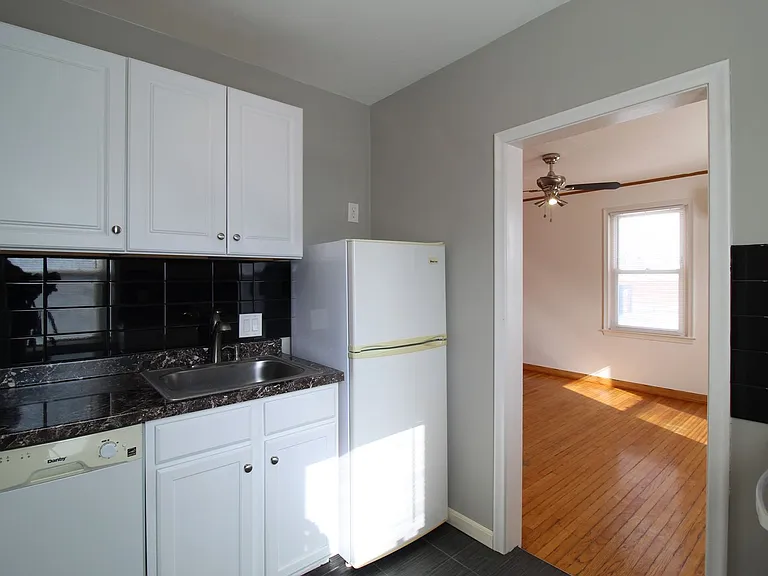 1312 W 39th St #2 — Photo 7