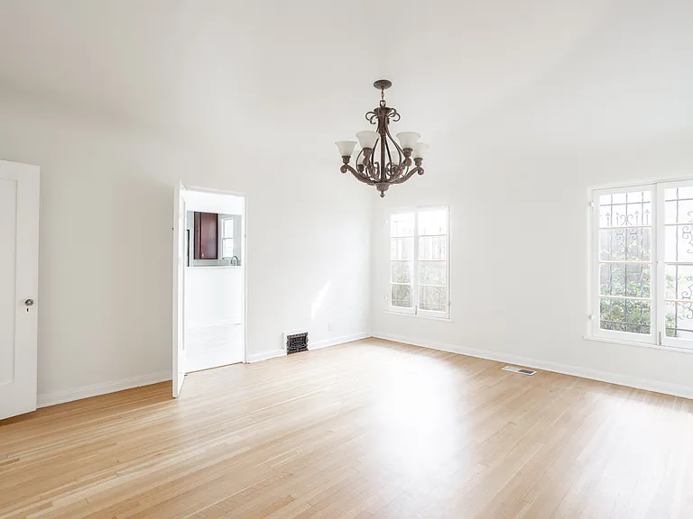 165 S Mansfield Ave — Photo 6