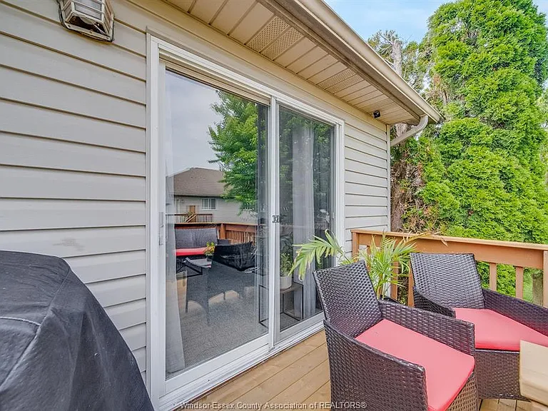 1425 Mickaila Cres — Photo 43