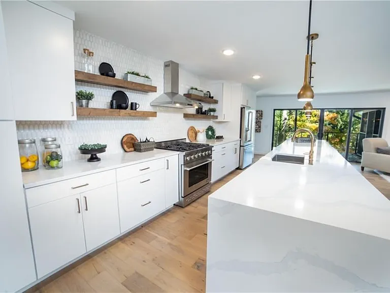 414 Shorecrest Dr — Photo 11