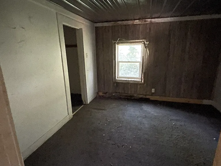 E Condit St — Photo 9