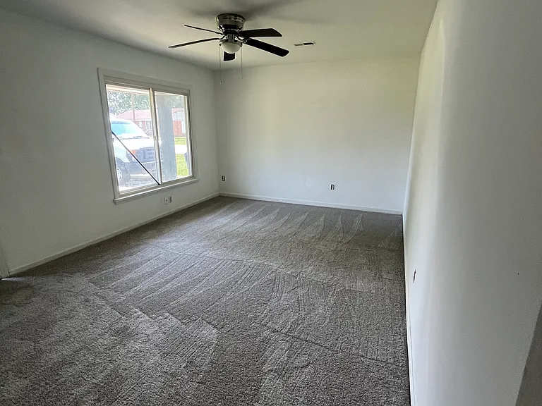7601 Ireland Dr — Photo 8