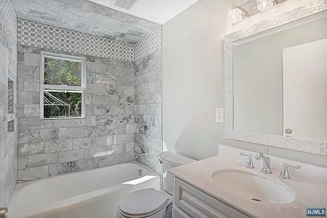 180 Vanderburgh Ave — Photo 13