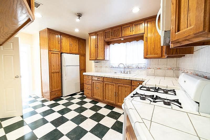 1st image of 3111 8th Ave #0