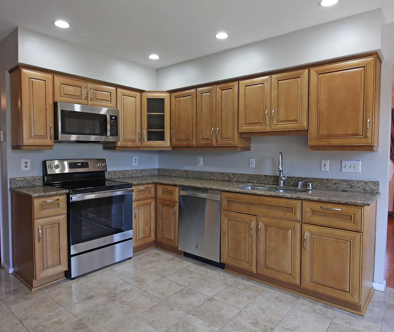 4 bed, 3.5 bath, 3001 sqft, $4,900 — Photo 3