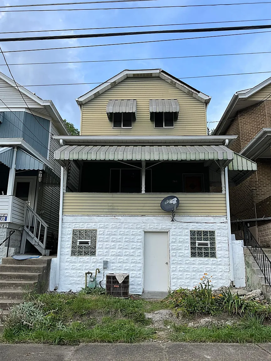 744 10th St photo 1