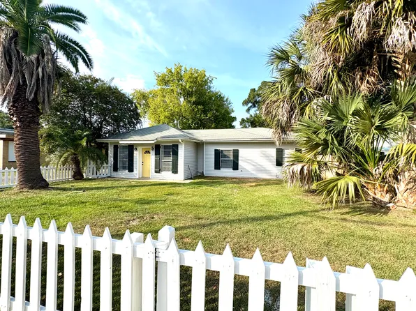 209 Ulman Ave, Bay Saint Louis, MS 39520