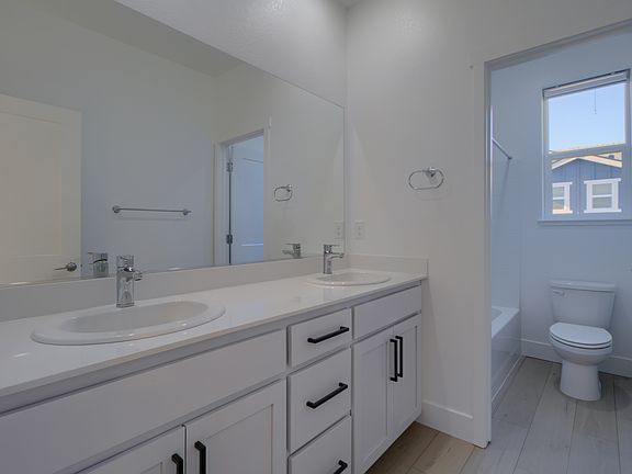 3rd image of 2183 Grady Cir