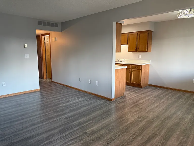 1687 S Riverside Ave #9 — Photo 3