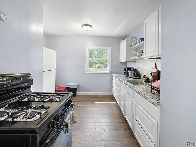 9173 Appoline St — Photo 10