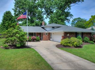6124 Cabrini Ln, Seven Hills, OH 44131
