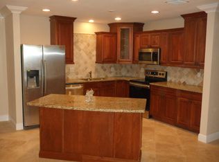 621 SW 72nd Ave, Pembroke Pines, FL 33023