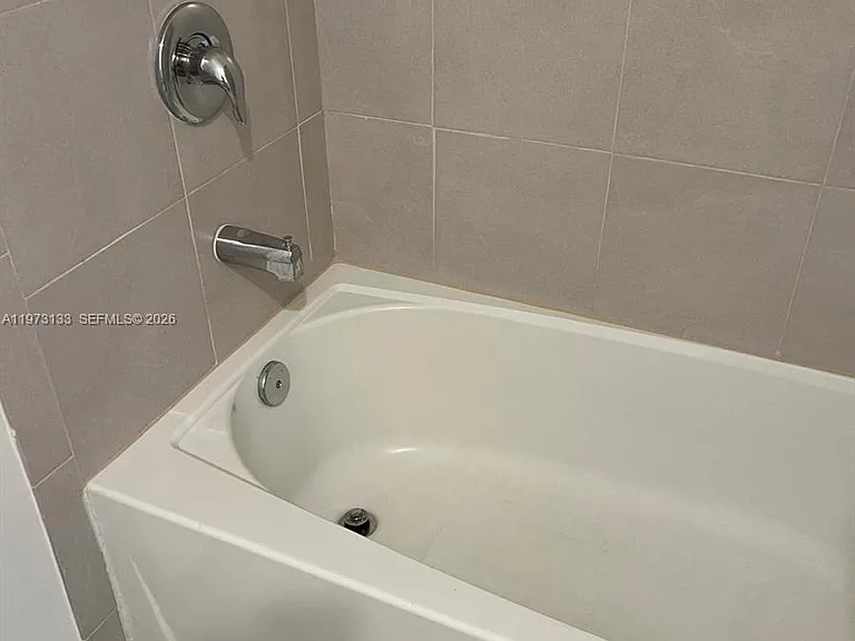 20564 NE 5th Pl — Photo 26