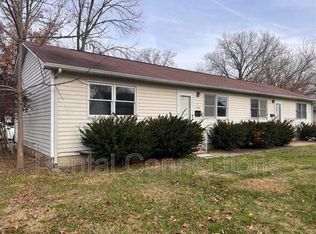 1100 E College St APT A, Marion, IL 62959