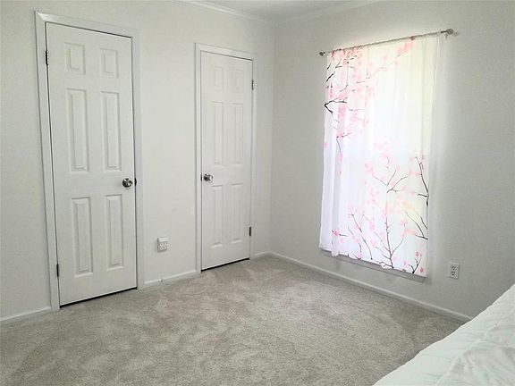 5th image of 2412 Pinehurst Ln