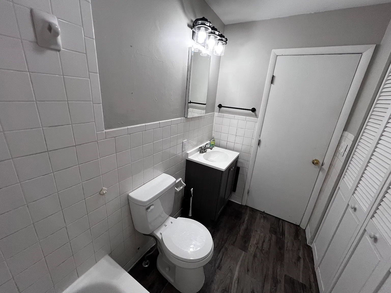 204 W Washington St — Photo 4