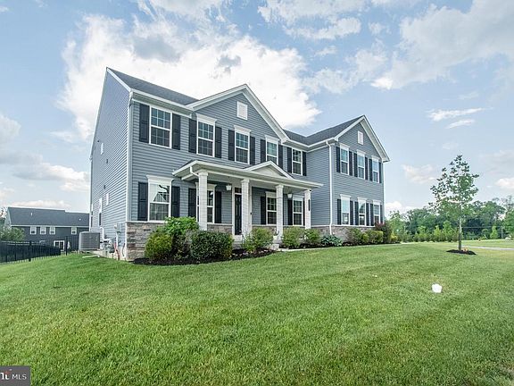 3rd image of 106 Cardinal Ct