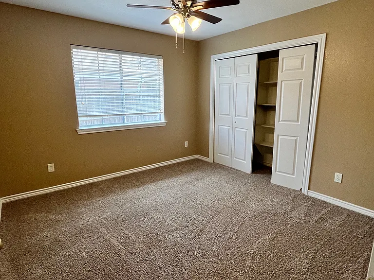 943 Sun Meadow St — Photo 10