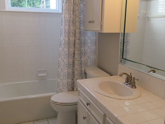 5th image of 831 Columbia St